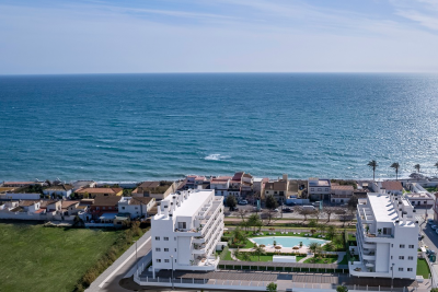 Apartments only 100 meters from the sea, carob tree, Mal...