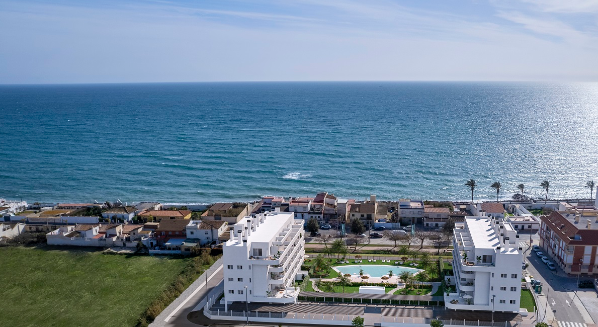 Viviendas en la Costa del Sol de 3 habitaciones en Algarrobo Costa, Málaga 100 m del mar